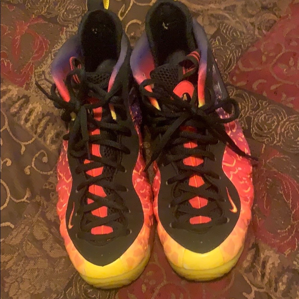 Nike foams asteroids